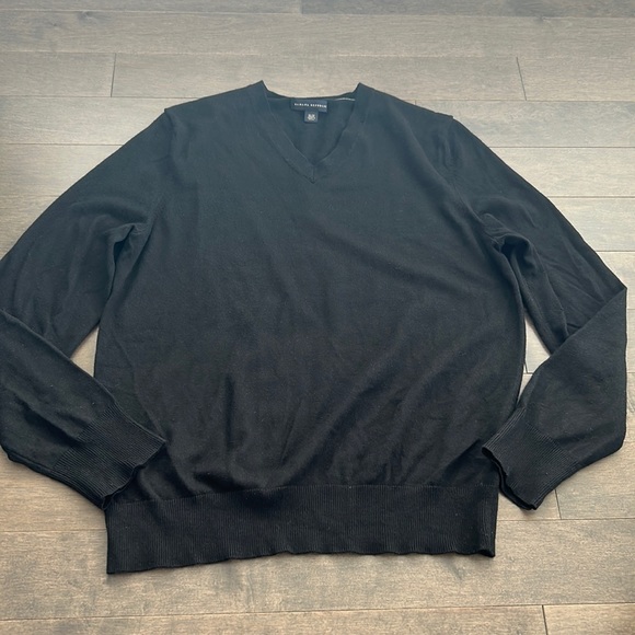 BANANA REPUBLIC Men’s Black Cashmere Wool Lightweight Pullover V-Neck Sweater - Picture 1 of 9